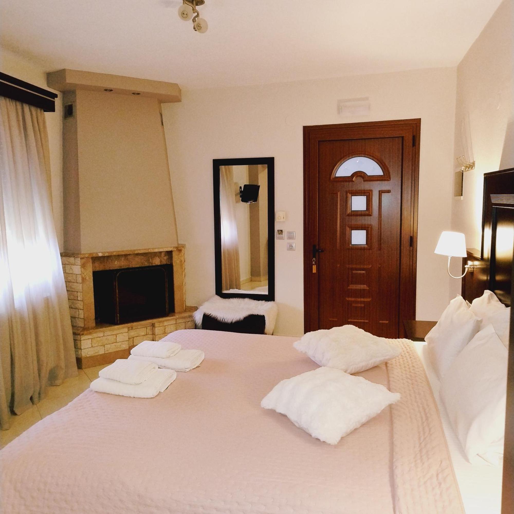 Hotel Neraides Káto Loutrákion Habitación foto